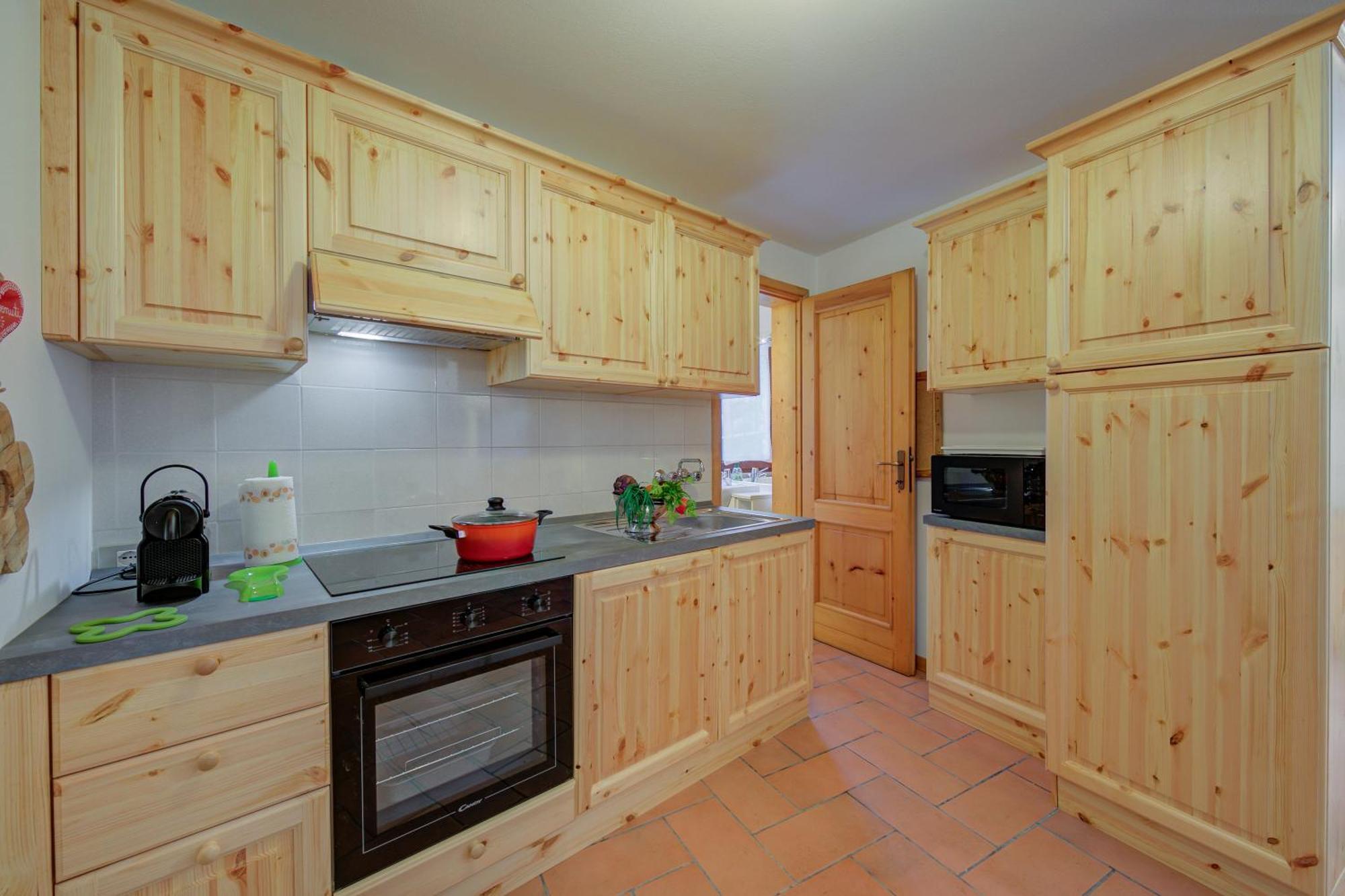Villa Il Castagno Few Min From Beach - Happy Rentals Castelveccana Zewnętrze zdjęcie