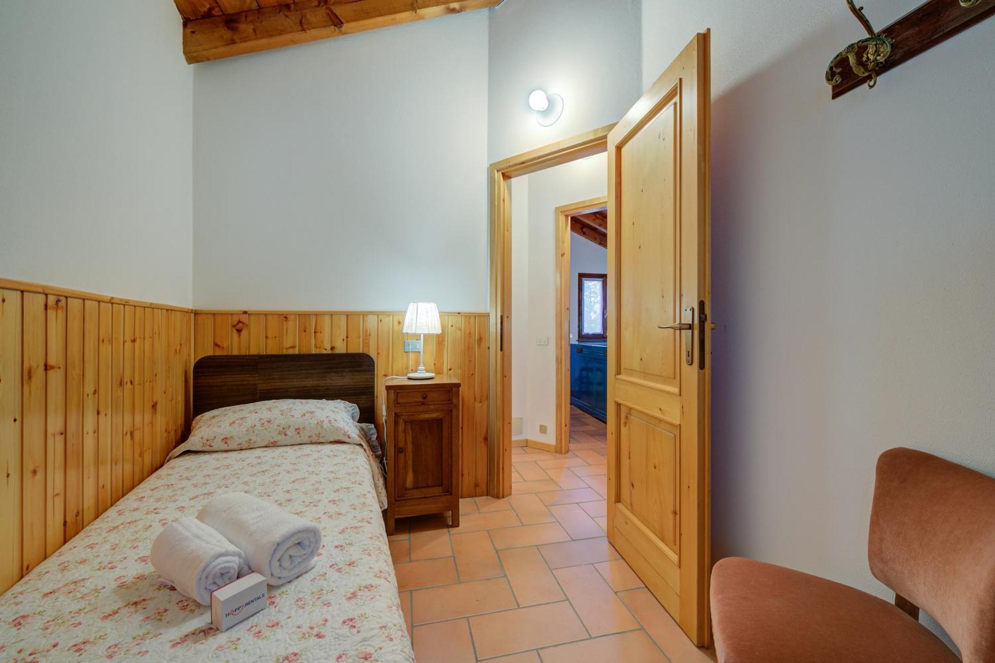 Villa Il Castagno Few Min From Beach - Happy Rentals Castelveccana Zewnętrze zdjęcie