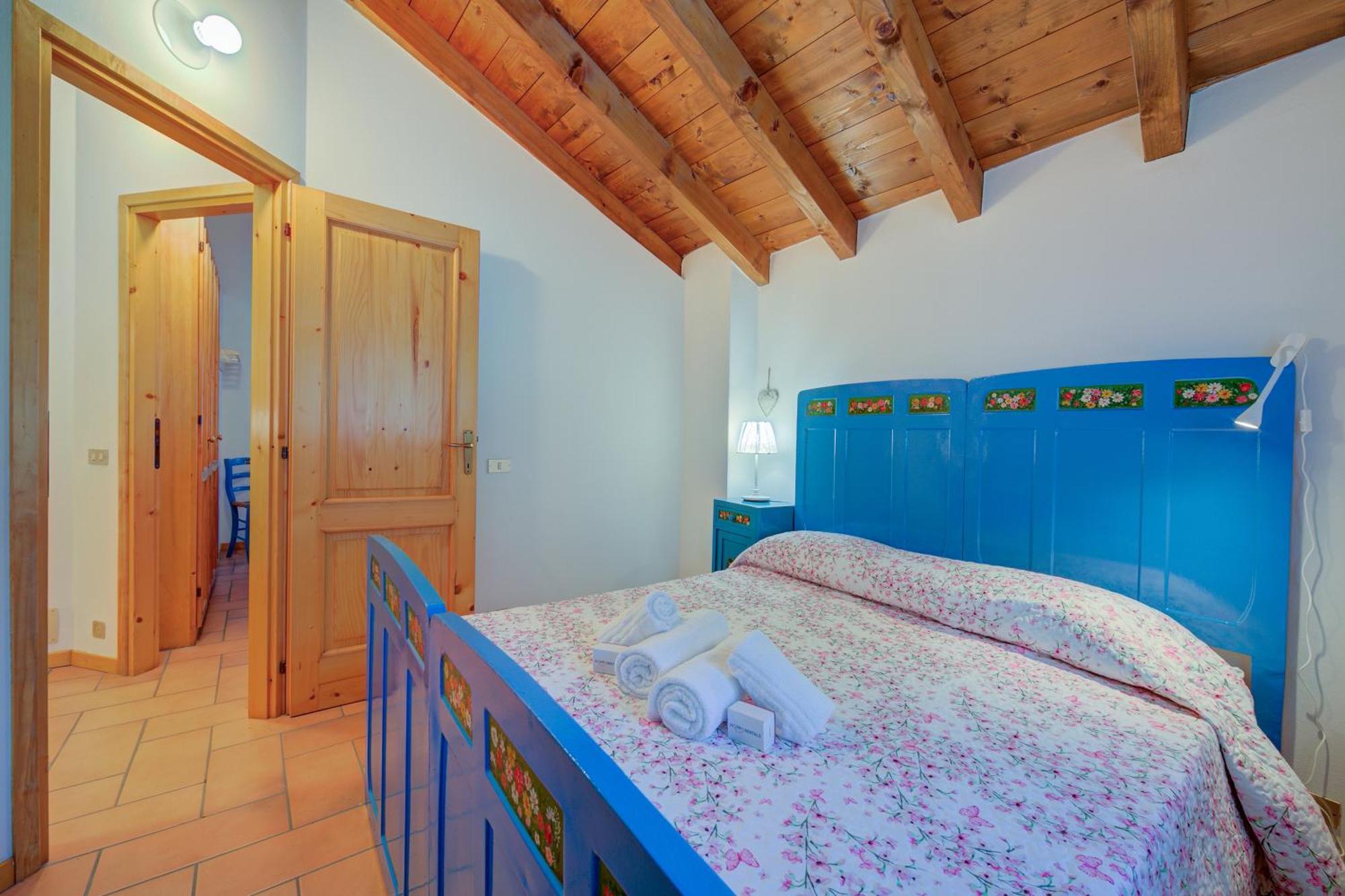 Villa Il Castagno Few Min From Beach - Happy Rentals Castelveccana Zewnętrze zdjęcie