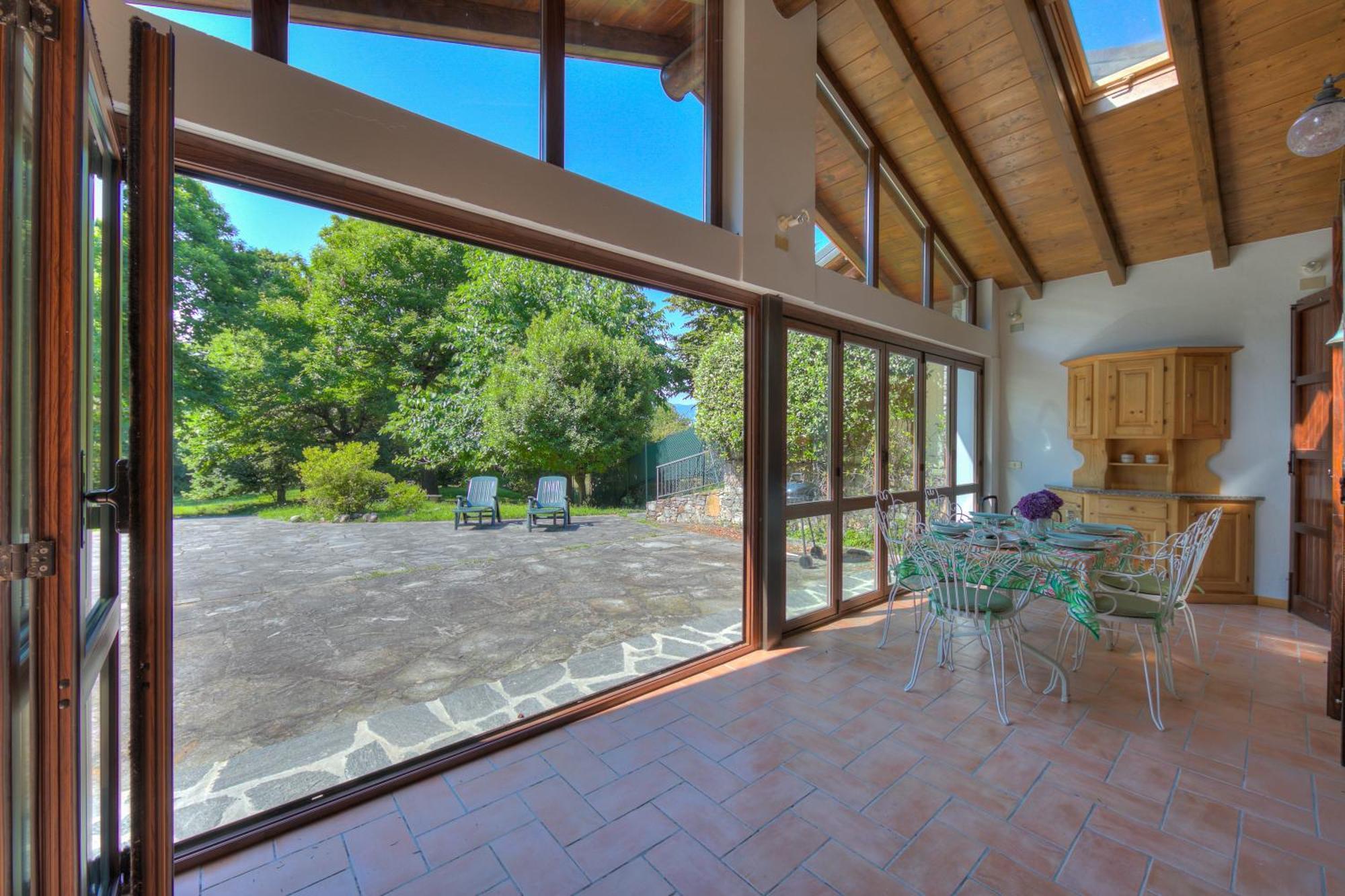 Villa Il Castagno Few Min From Beach - Happy Rentals Castelveccana Zewnętrze zdjęcie
