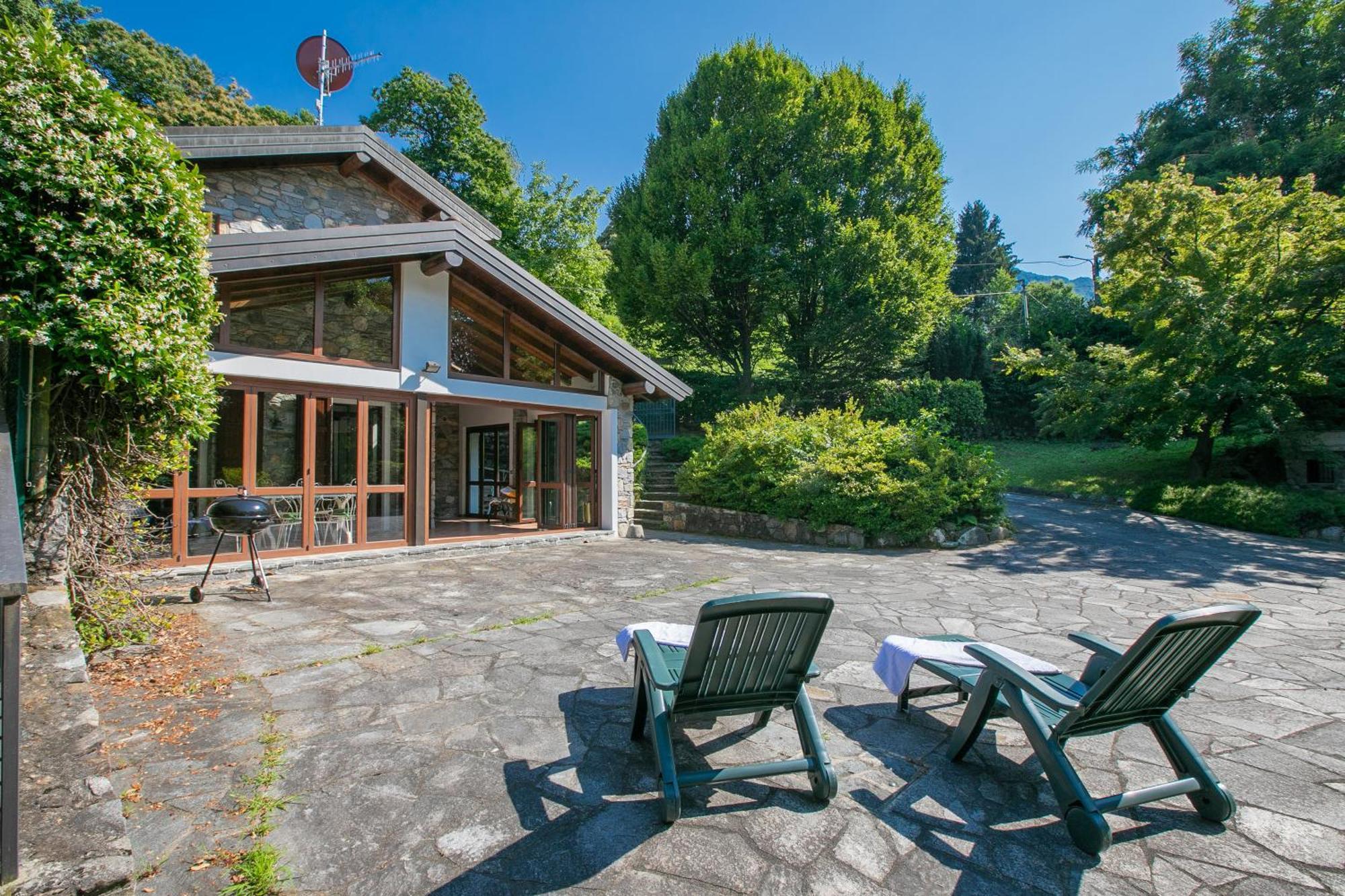 Villa Il Castagno Few Min From Beach - Happy Rentals Castelveccana Zewnętrze zdjęcie